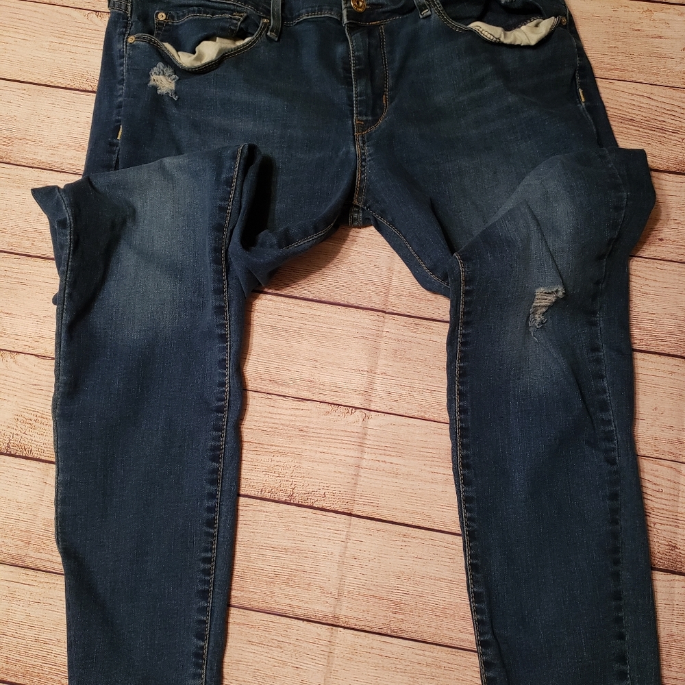 Slightly Distressed Levi's Jeggings